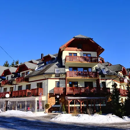 Margo Sun Kamzik Apartment